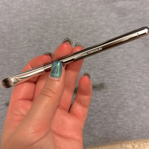 NWOB Ulta Smoothing Concealer Brush - Picture 2 of 2
